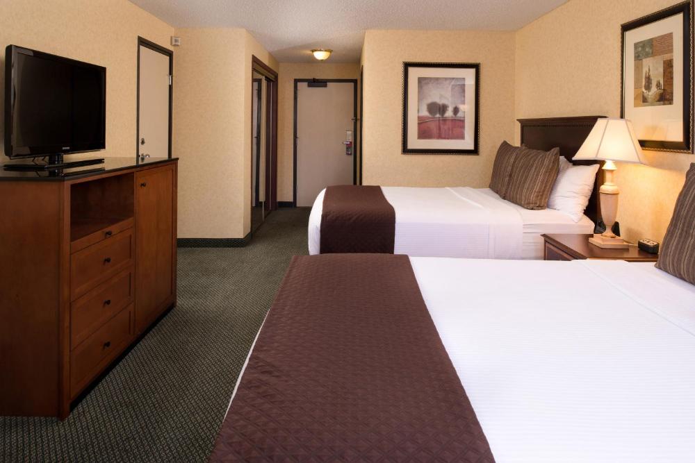Queen Room with Two Queen Beds interior